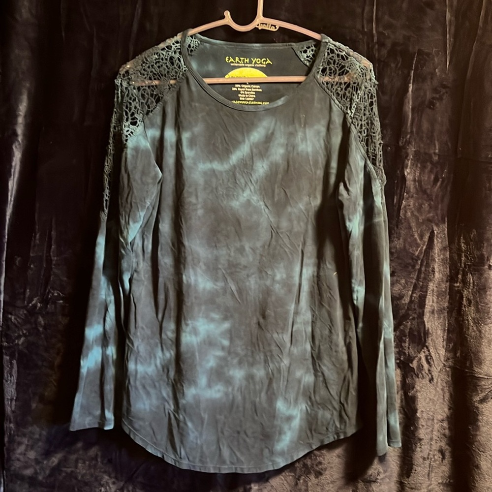 Women’s long sleeve t shirt